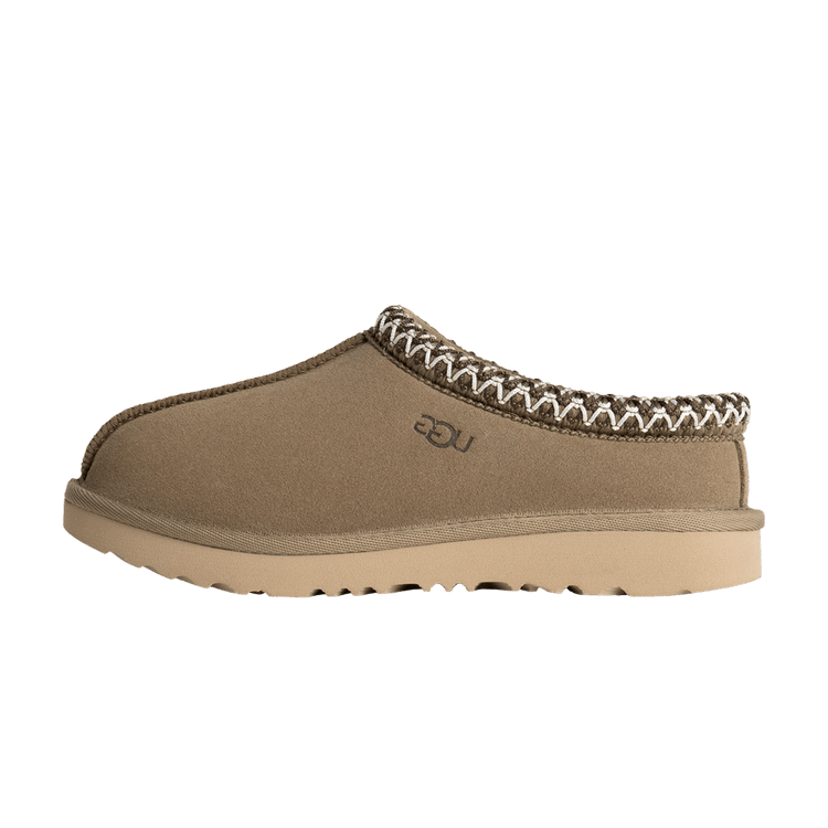 UGG Tasman II Slipper Antilope Kids, zijaanzicht met suèdeleren upper en contrasterende gevlochten rand