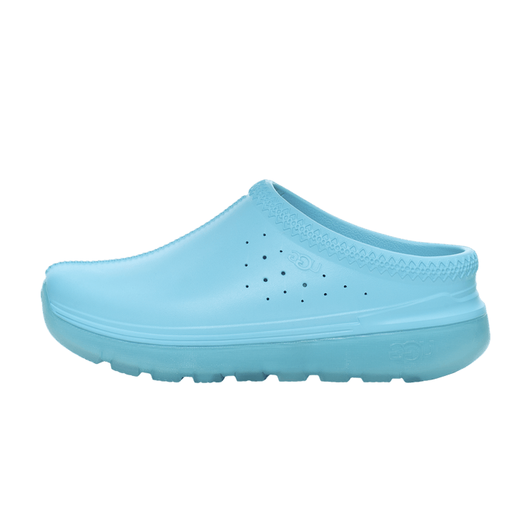 UGG Tasman Sport Slipper Agua Blue, zijaanzicht van de lichtblauwe slipper met dikke zool en ventilatieopeningen