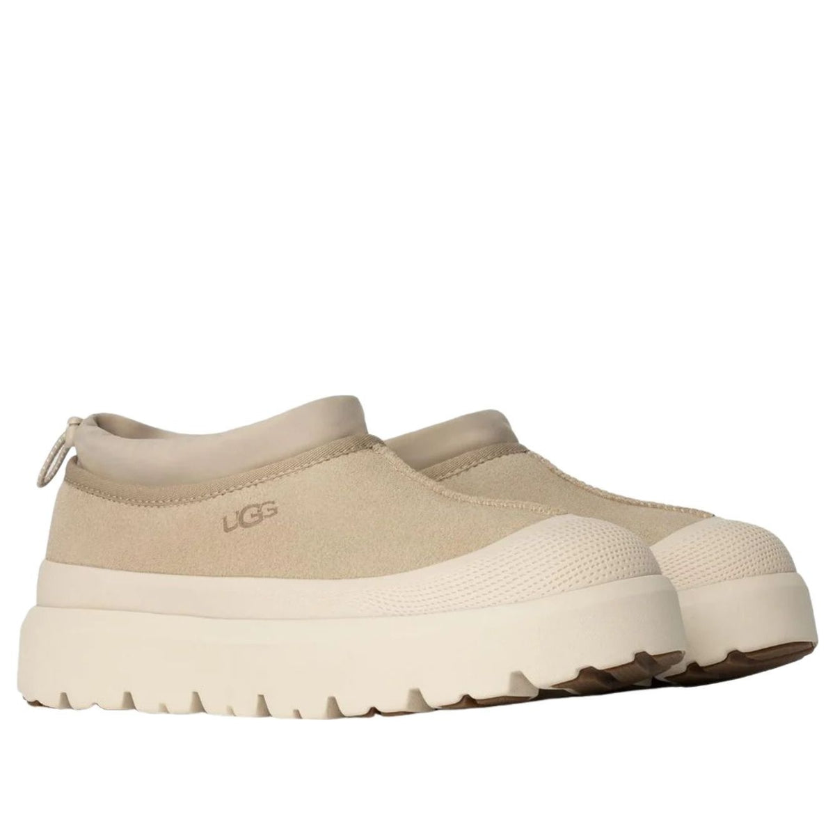 UGG Tasman Weather Hybrid Slipper achteraanzicht met UGG-logo en opvallende wafelmotief zool