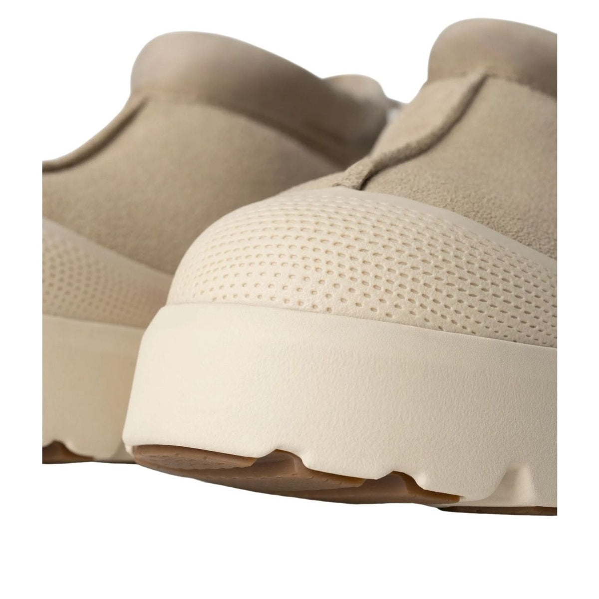UGG Tasman Weather Hybrid Slipper detailfoto hiel en bovenkant met textuur contrast
