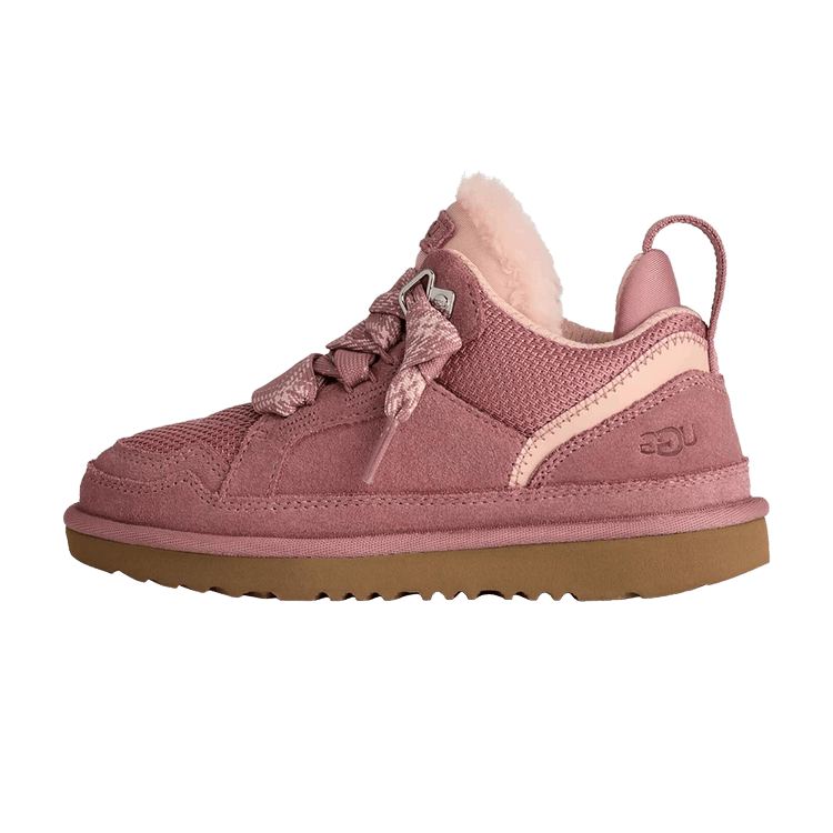 UGG Lowmel Pink Dawn Kids zijaanzicht met fleece voering, suède en mesh upper, bruine zool en trekkussentje