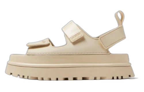 UGG GoldenGlow Sandal Sea Salt, zijaanzicht met beige kleur, brede zool en verstelbare bandjes
