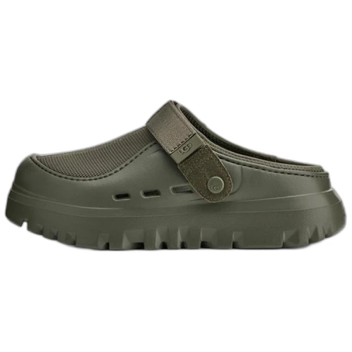 UGG PeakMod Woodland Green, zijaanzicht van een groen rubber clogsneaker met dikke noppen-zool en bovenband met logo