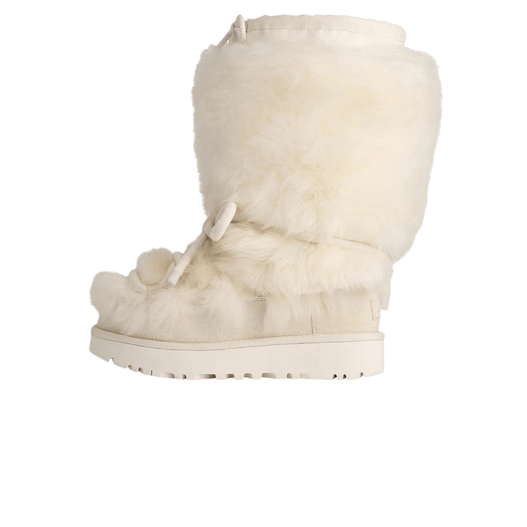 UGG Classic Tall Chalet Boot White, zijaanzicht van een witte pluche winterlaars met dikke voering en dikke zool