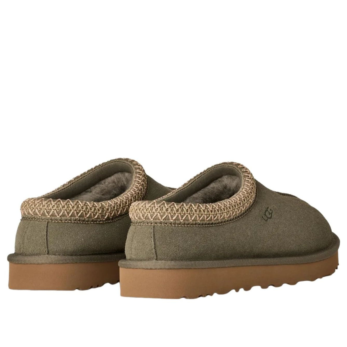 UGG Tasman II Slipper Moss Green achteraanzicht paar, gebreide boorden en bruine soles