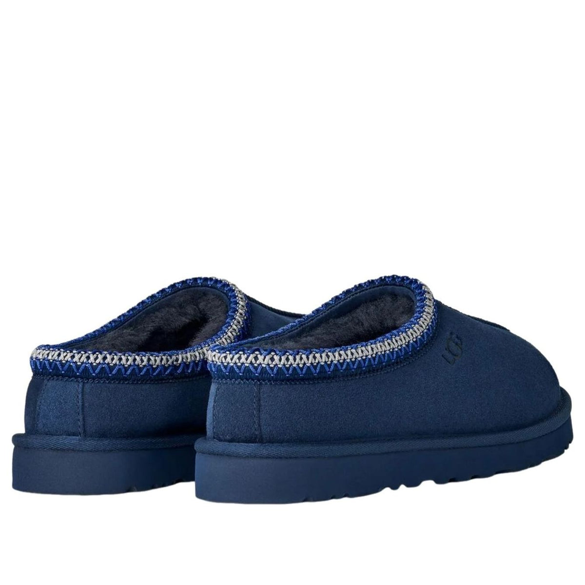 UGG Tasman II Slipper Deep Ocean, achteraanzicht van paar met zwart fleecevoering zichtbaar