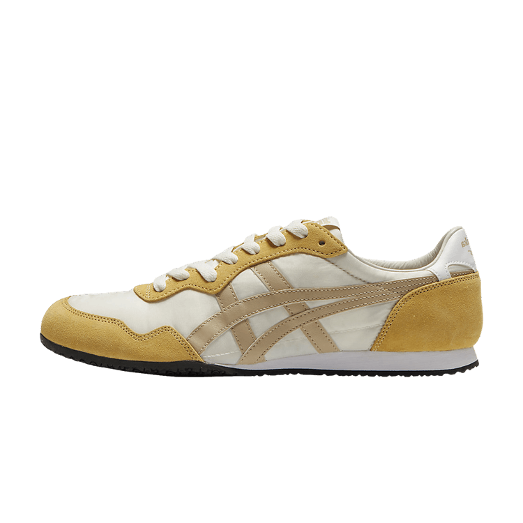 Onitsuka Tiger Serrano Cream Wood Crepe, zijaanzicht met crème en geel suède, contrasterende stiksels en zwarte zool