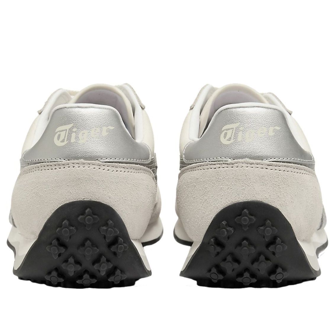 Onitsuka Tiger EDR 78 Cream Pure Silver, achteraanzicht met zilverlogo en zwarte noppenszool