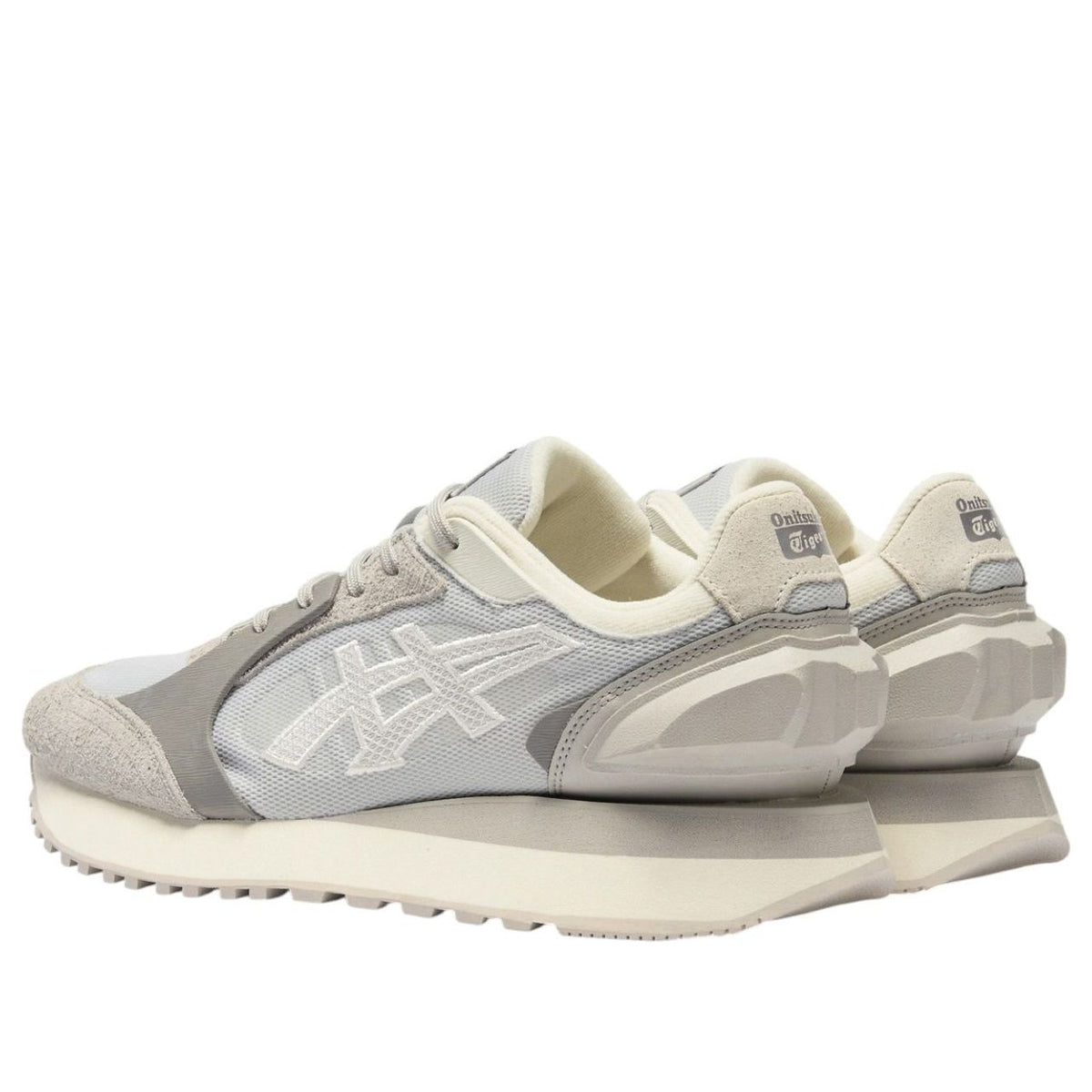 Onitsuka Tiger Moage CO Glacier Grey Off-White, achteraanzicht tonend geheel silhouet en zoolconstructie