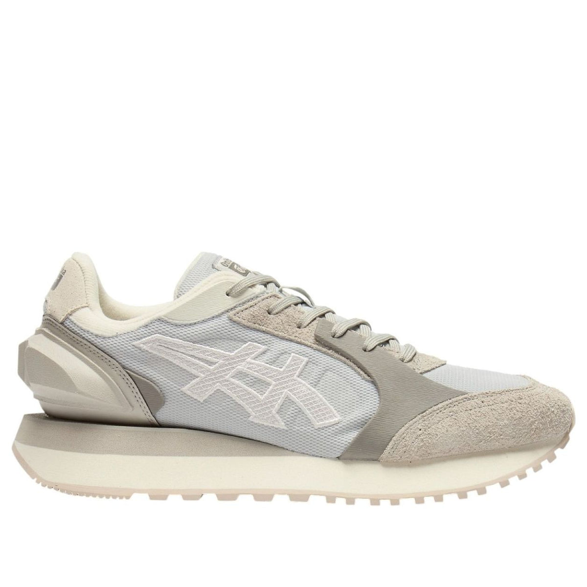 Onitsuka Tiger Moage CO Glacier Grey Off-White, driekwart aanzicht met mesh bovenwerk en contrasterende zoolkleur