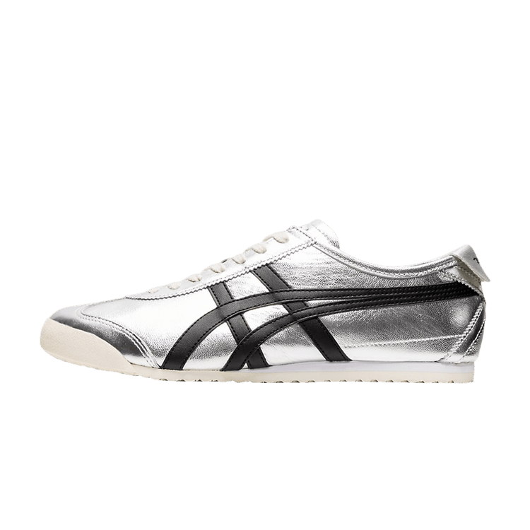 Onitsuka Tiger Mexico 66 Pure Silver Black, zijaanzicht met zilverglanzend leer en zwarte strepen