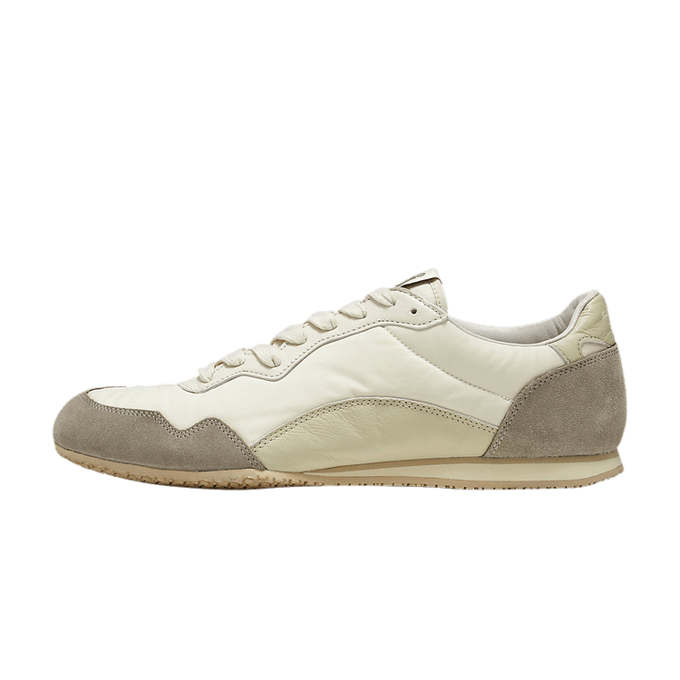 Onitsuka Tiger Serrano CL Cream Putty, zijaanzicht met crème en beige suède details, retro runner silhouet
