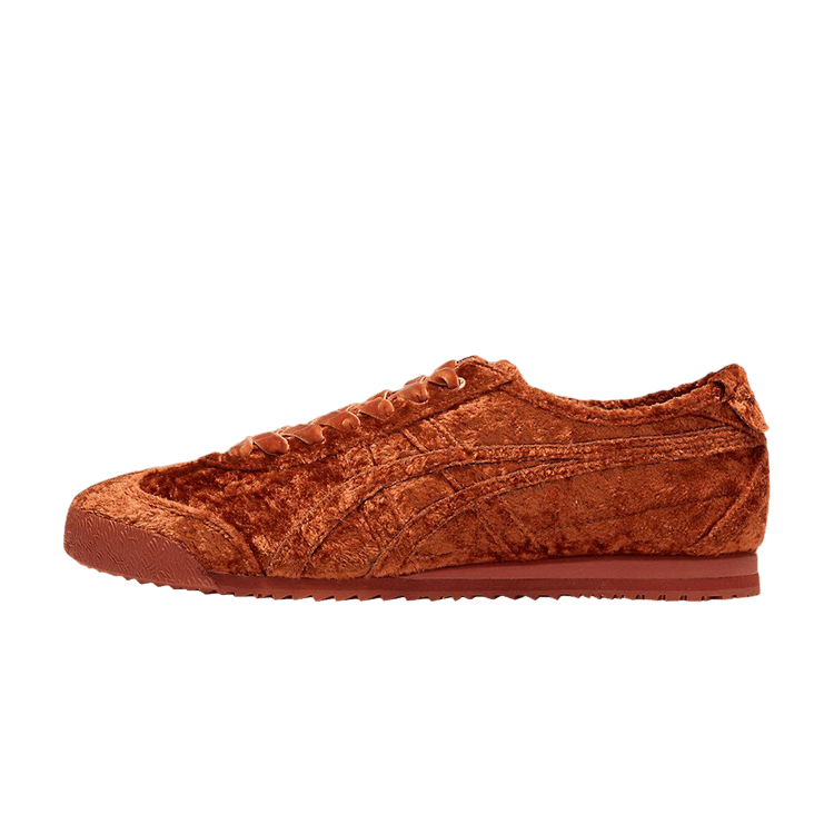 Onitsuka Tiger Mexico 66 Velvet Brown, zijaanzicht van bruin fluwelen sneaker met gestikt patroon en terracotta zool