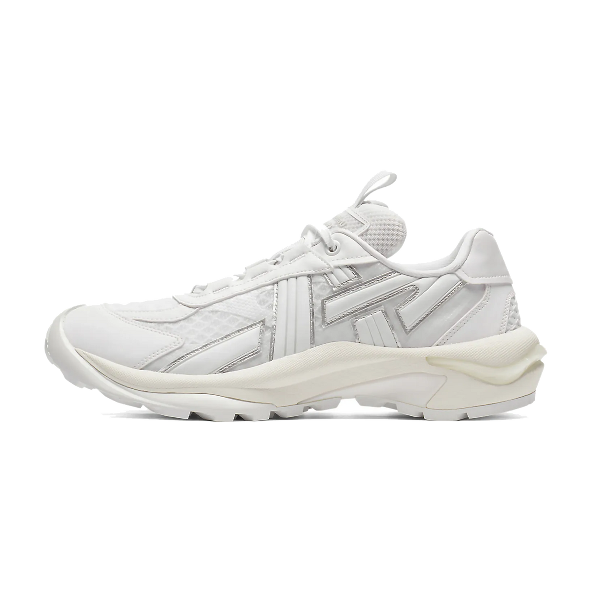 Onitsuka Tiger Tigtrail RS White, zijaanzicht met wit mesh-upper, metallic stiksels en crème zool