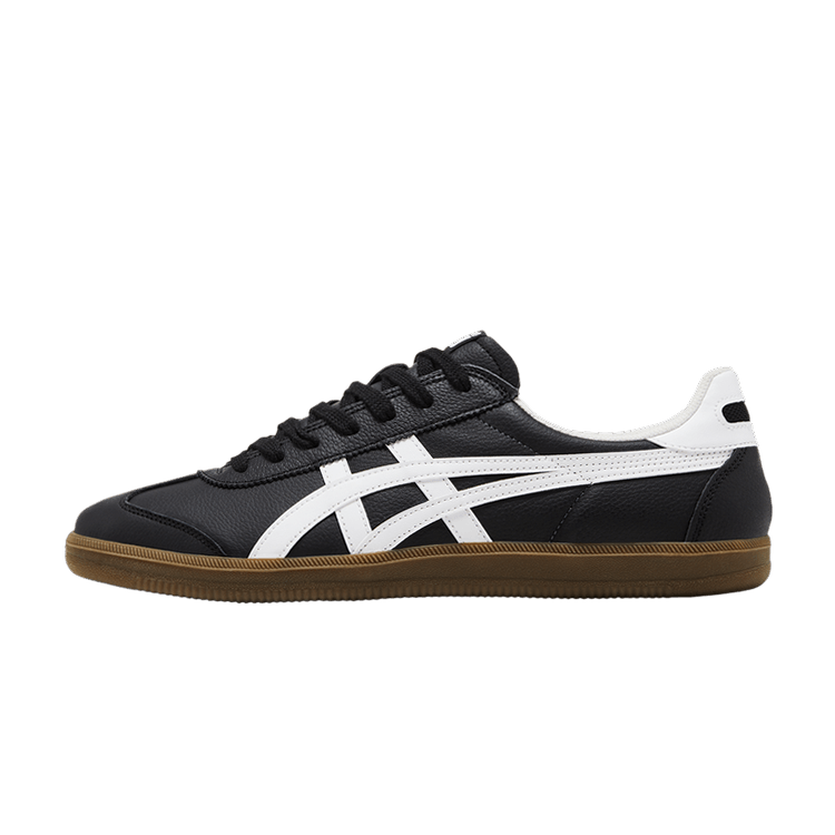 Onitsuka Tiger Tokuten Black White Gum, zijaanzicht met zwart leder, witte strepen en bruine gumzool