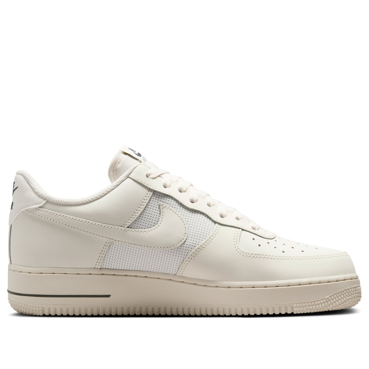 Nike Air Force 1 Low '07 LV8 Phantom, zijaanzicht enkel schoen met mesh-accenten, leren panelen en karakteristieke zoolrand