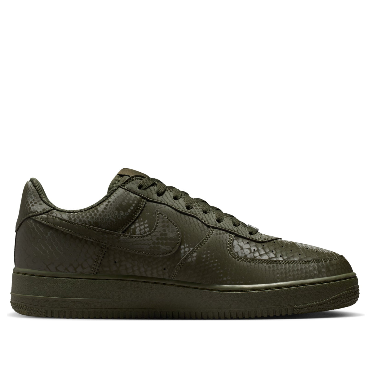 Nike Air Force 1 Low Kobe Bryant Forever Cargo Khaki, vooraanzicht met slangenhuid en zoolprofiel zichtbaar