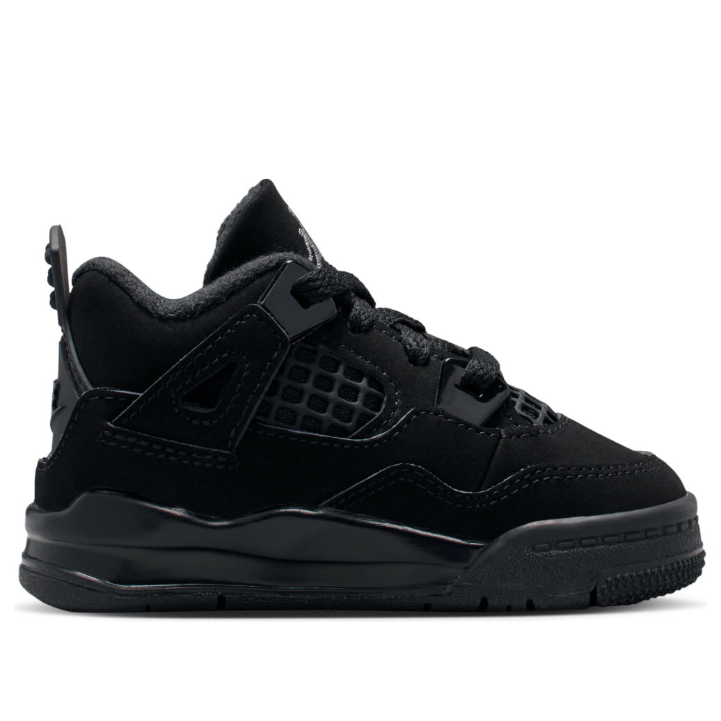 Jordan 4 Retro Black Cat (2025) (TD), zijaanzicht toont suède constructie en structuur hele schoen
