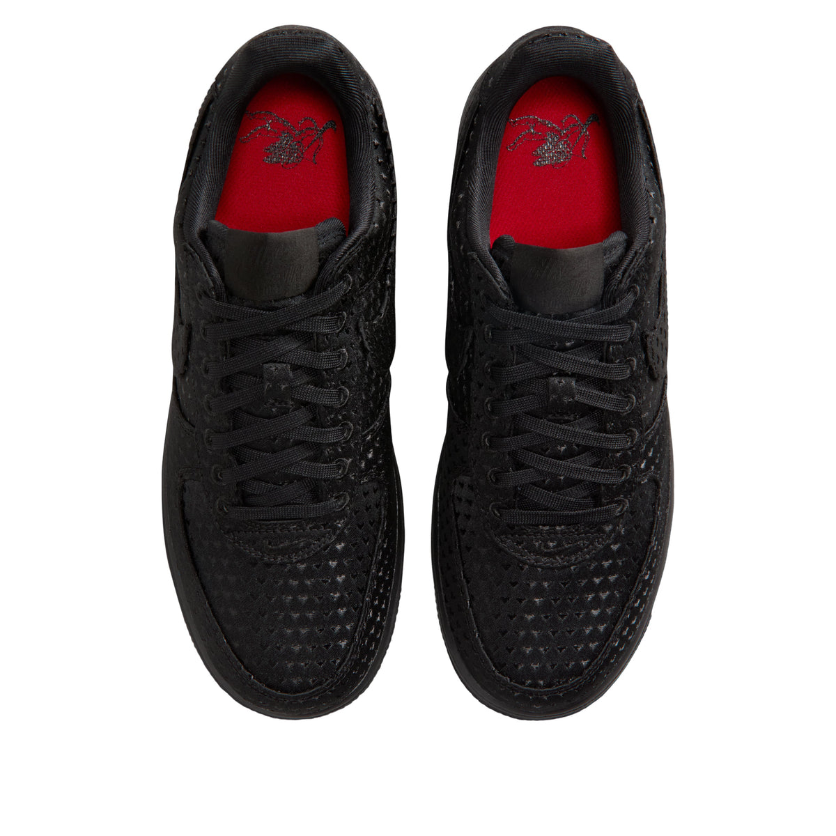 Nike Air Force 1 Low Valentine's Day Triple Black, bovenaanzicht met rode binnenzool en gestippelde structuur