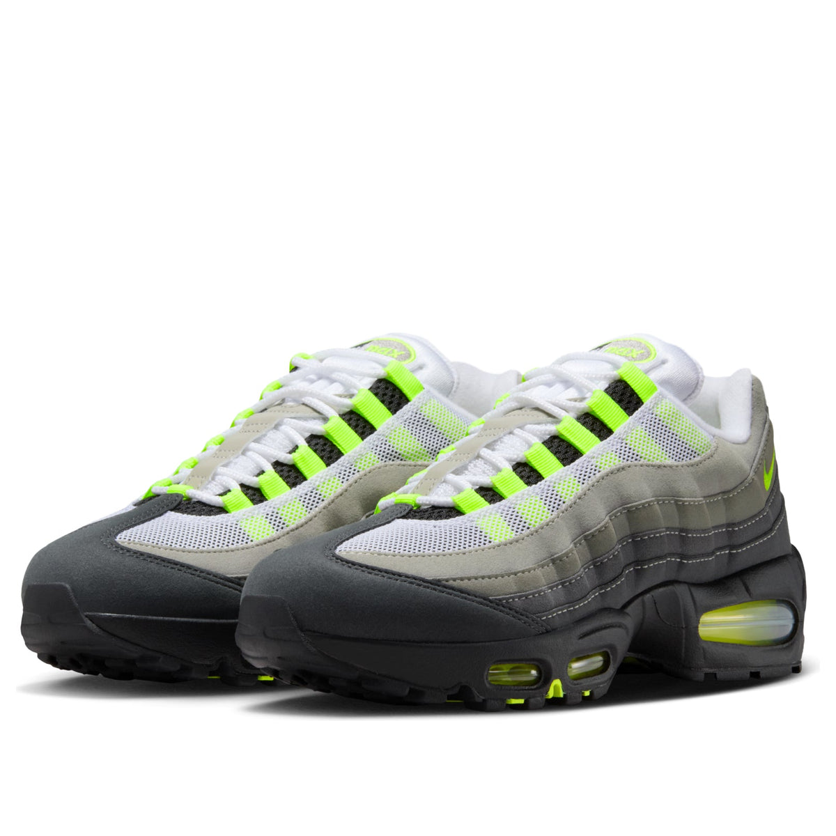 Nike Air Max 95 OG Big Bubble Neon (2026) driekwart aanzicht beide schoenen, neon-gele accenten op veters en materiaalblokken