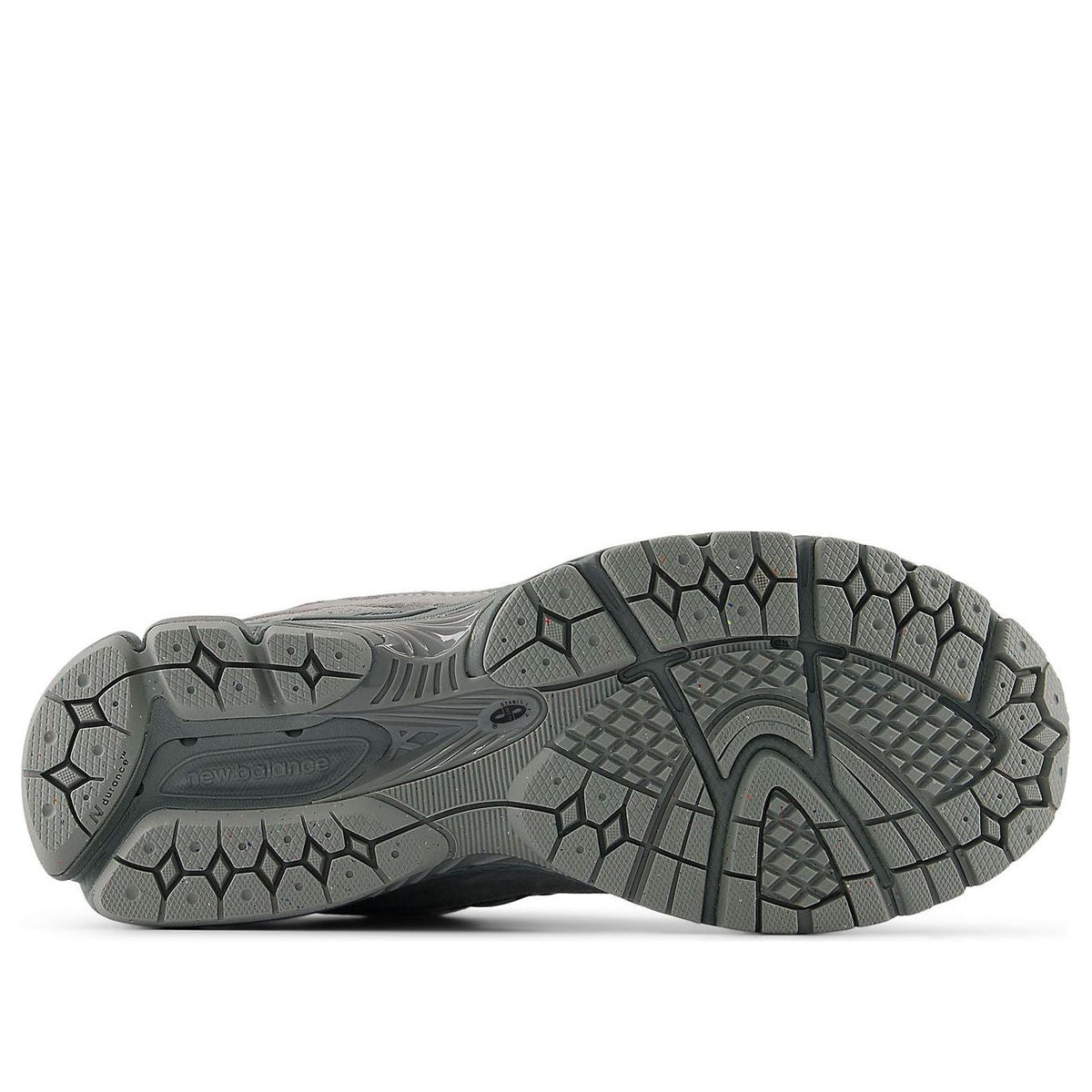 New Balance 2002R Slate Grey Dark Silver Metallic, zoolprofiel met gestructureerd loopvlak en merkbranding