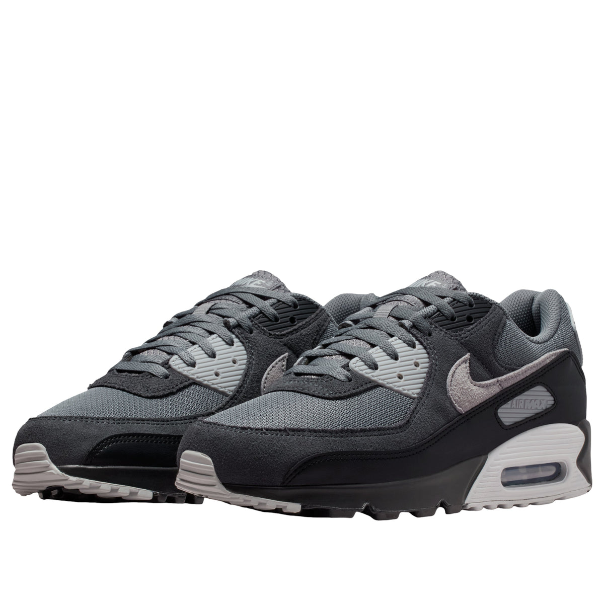 Nike Air Max 90 Smoke Grey Black Photon Dust, driekwart aanzicht van paar met zwart suède en grijze details