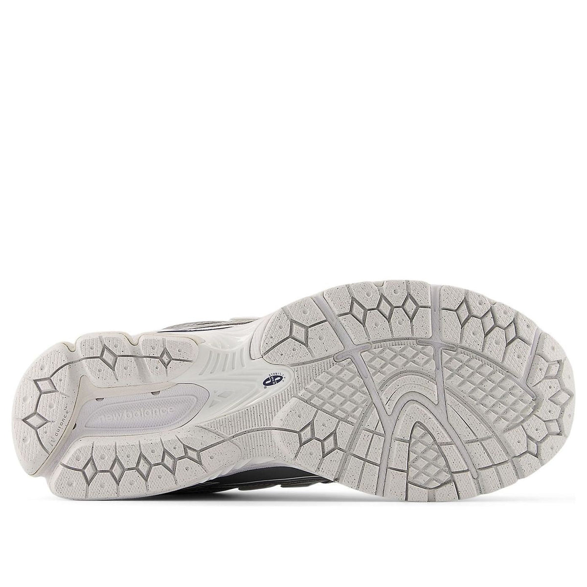 New Balance 1906R White Navy Silver Metallic, zoolprofiel toont gestructureerd loopvlak met merklogo