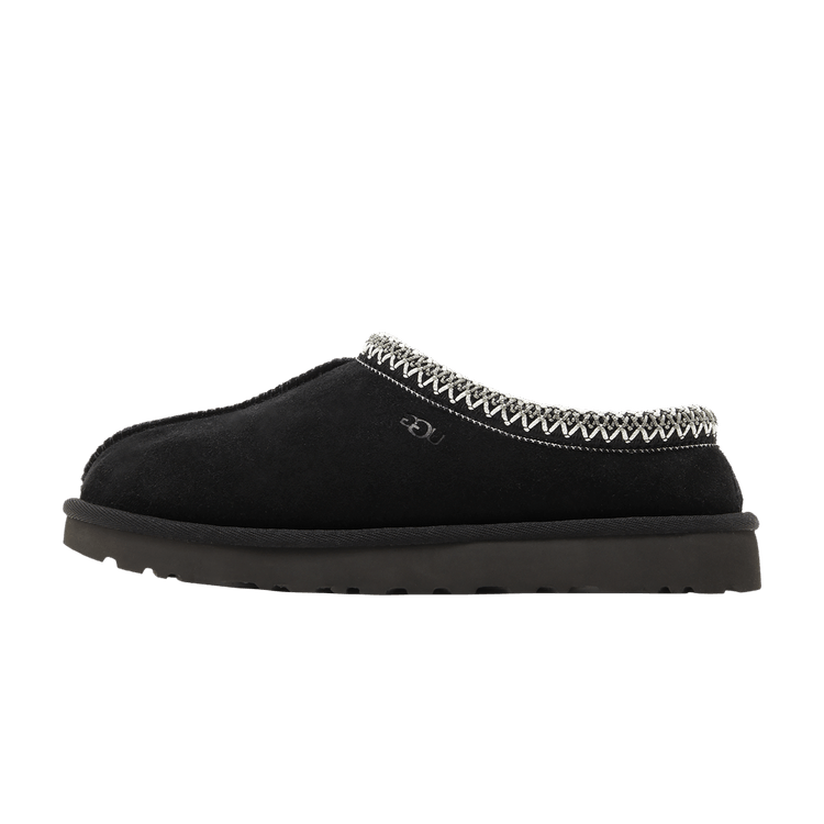 UGG Tasman Slipper Black, zijaanzicht van de zwarte pantoffel met grijze gebreide rand en zwarte zool