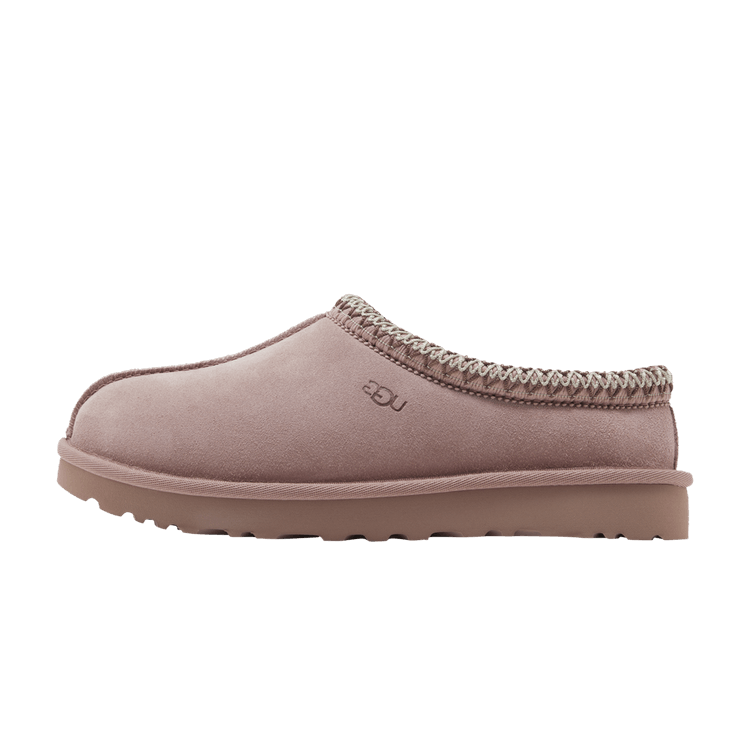 UGG Tasman Slipper Lavender Shadow, zijaanzicht met suède bovenstuk, gebreide rand en massieve zool