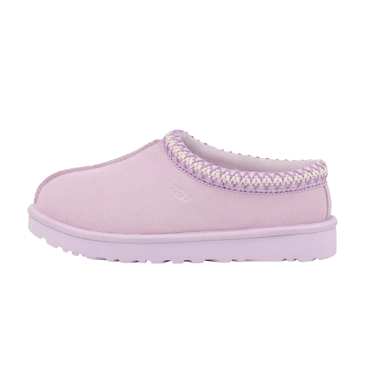 UGG Tasman Slipper Lavender Fog, zijaanzicht met lila suèdeuiting en gebreide kraag, rubberzool, drager: true