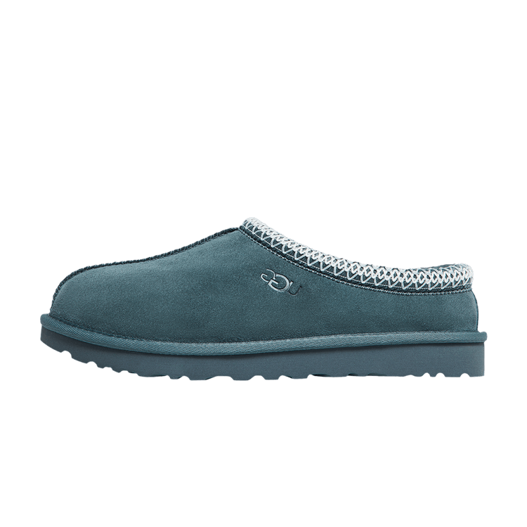UGG Tasman Slipper Rainstorm, zijaanzicht van grijsgroene suède pantoffel met gebreide boordafwerking