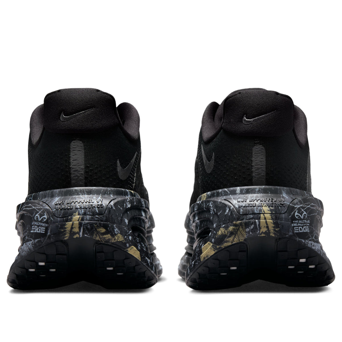 Nike Vomero Premium Realtree Camo Black, achteraanzicht met zichtbare hielstabiliteit en camo zoolpatroon