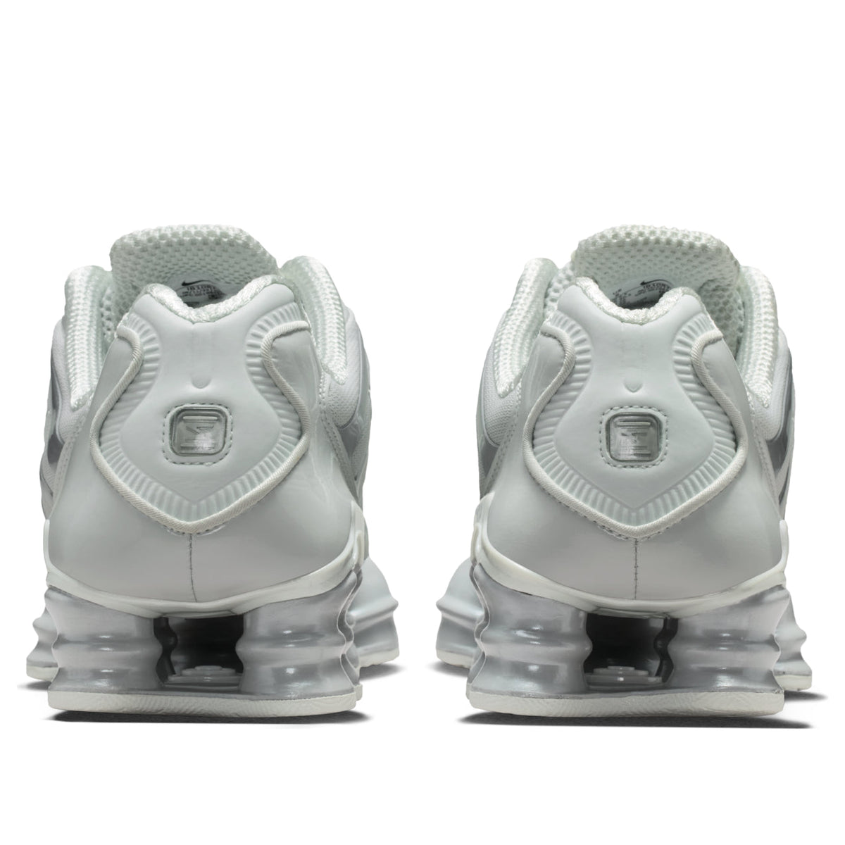 Nike Shox TL Photon Dust Metallic Silver, achteraanzicht met Shox-zool en hieldetail