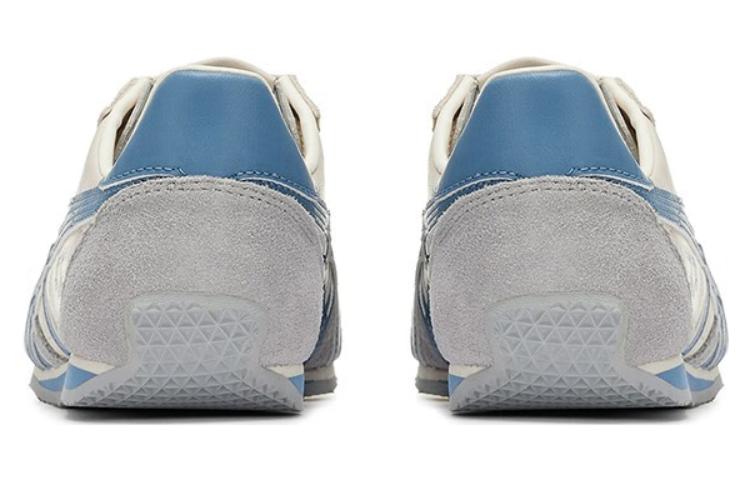 Onitsuka Tiger Runspark Cream Light Blue, achteraanzicht met grijze suède hiel, blauw detail en crème loopzool
