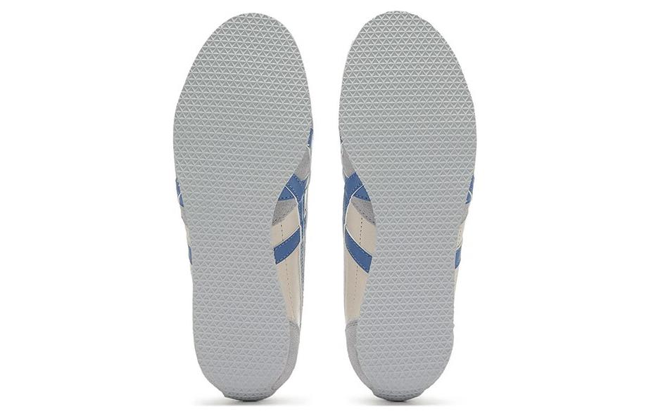 Onitsuka Tiger Runspark Cream Light Blue, zoolprofiel toont textuurpatroon met blauwe streepdetail op grijze zool