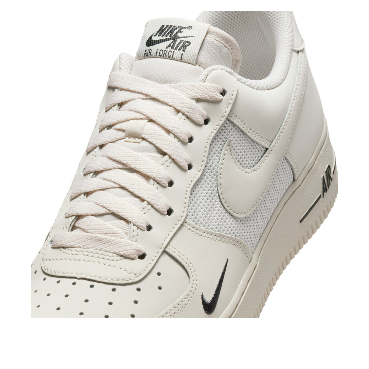 Nike Air Force 1 Low '07 LV8 Phantom, detailfoto voorkant, mesh-inzetstukken, vetersluiting en perforatiepatroon zichtbaar