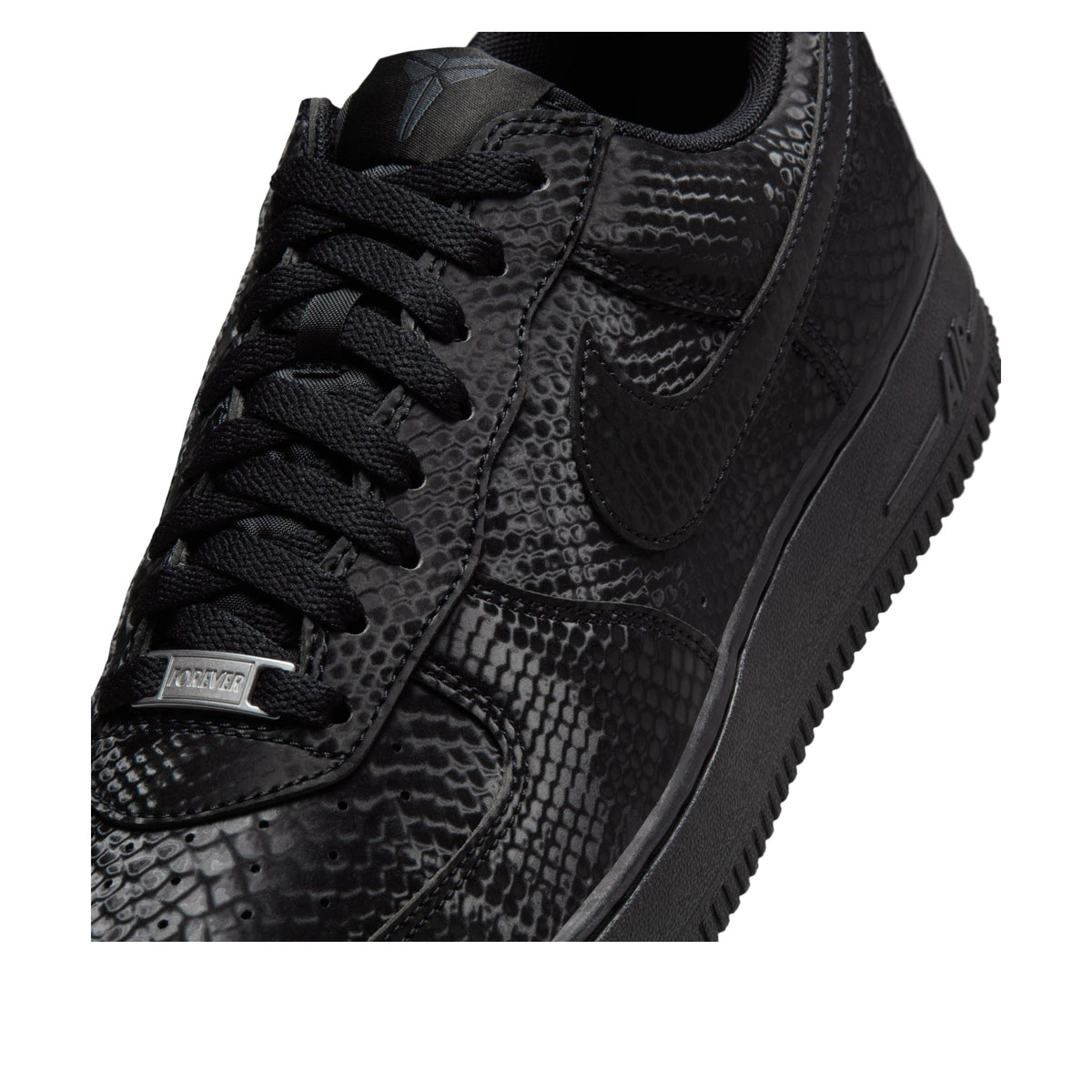 Nike Air Force 1 Low Kobe Bryant Forever Black, detailfoto veters en python-patroon op upper