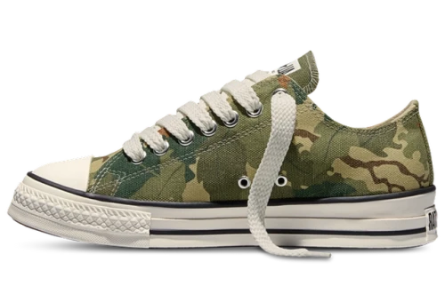 Converse Chuck Taylor All Star Throwback Low Archive Leaf Camo, vooraanzicht met camouflagepatroon in groen en crème