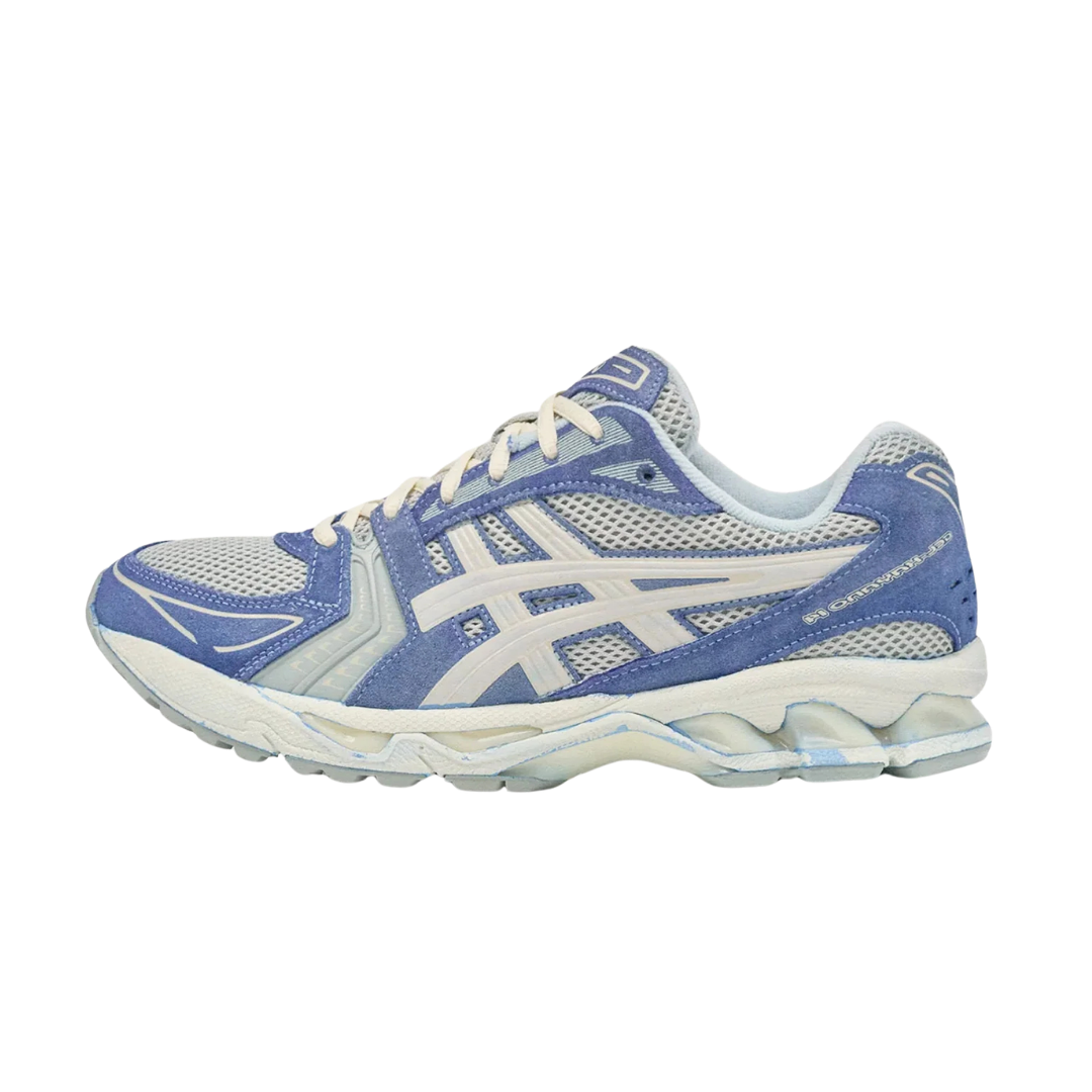 ASICS Gel-Kayano 14 Lapstone & Hammer Dip Dyed Indigo, zijaanzicht met blauw mesh en crème accenten, Gel-zool zichtbaar