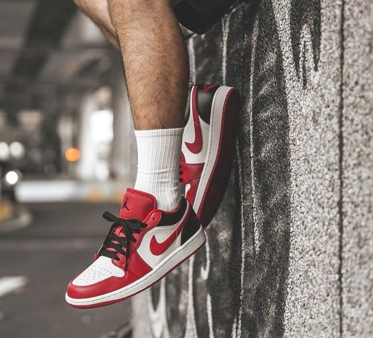 Air Jordan 1 Low Bulls 553558-163 / 553560-163