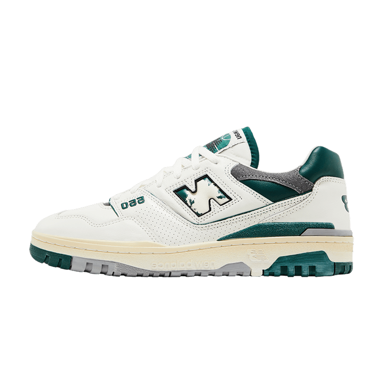 New Balance 550 Vintage Pack Marsh Green, zijaanzicht van witte sneaker met groen en grijs accenten, chunky zool