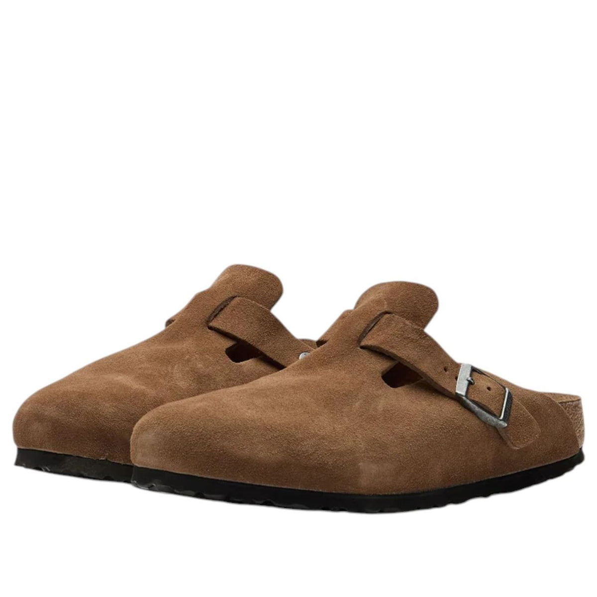 Birkenstock Boston Soft Footbed Sandal 'Dark Tea', paar samen van voren met gesloten neusvlak en gesp