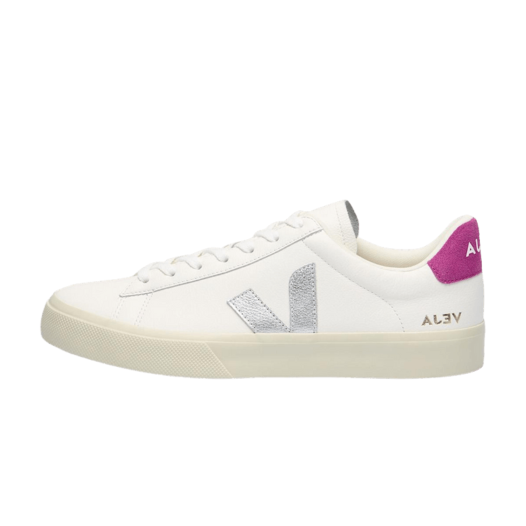 Veja Campo Chromefree White Silver Ultraviolet, zijaanzicht met wit leer, zilver V-logo en paars achterkapje