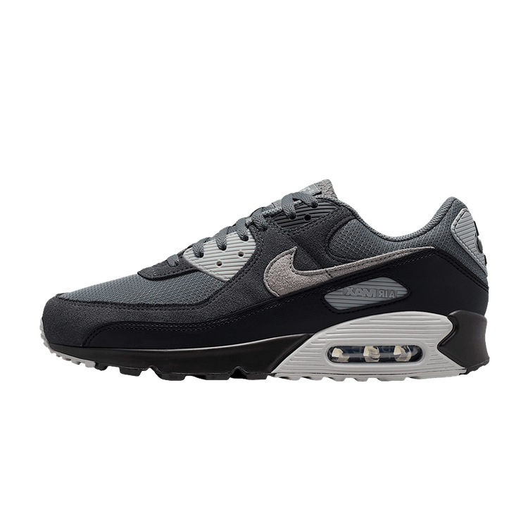 Nike Air Max 90 Smoke Grey Black Photon Dust, zijaanzicht met zwart suède, grijs mesh en witte Air-zool