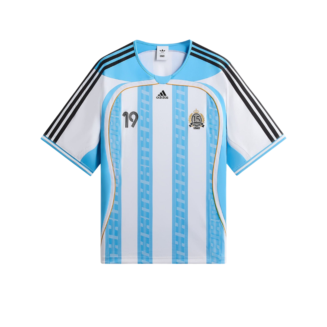 Kith x adidas Messi Football Jersey Blue/White, vooraanzicht met verticale blauwe en witte strepen, nummer 19 en adidas logo