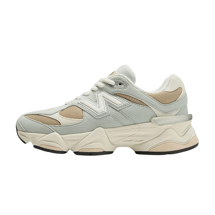 New Balance 9060 Big Kid 'Stoneware' zijaanzicht met grijsbeige en taupe mesh, wit logo en crème zool met zwarte accenten