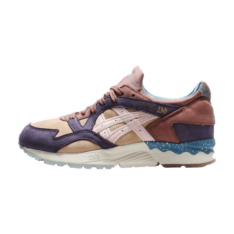 ASICS Gel-Lyte V Offspring x Onitsuka Tiger Desert, zijaanzicht met suède en mesh in bruin, navy, beige en blauw