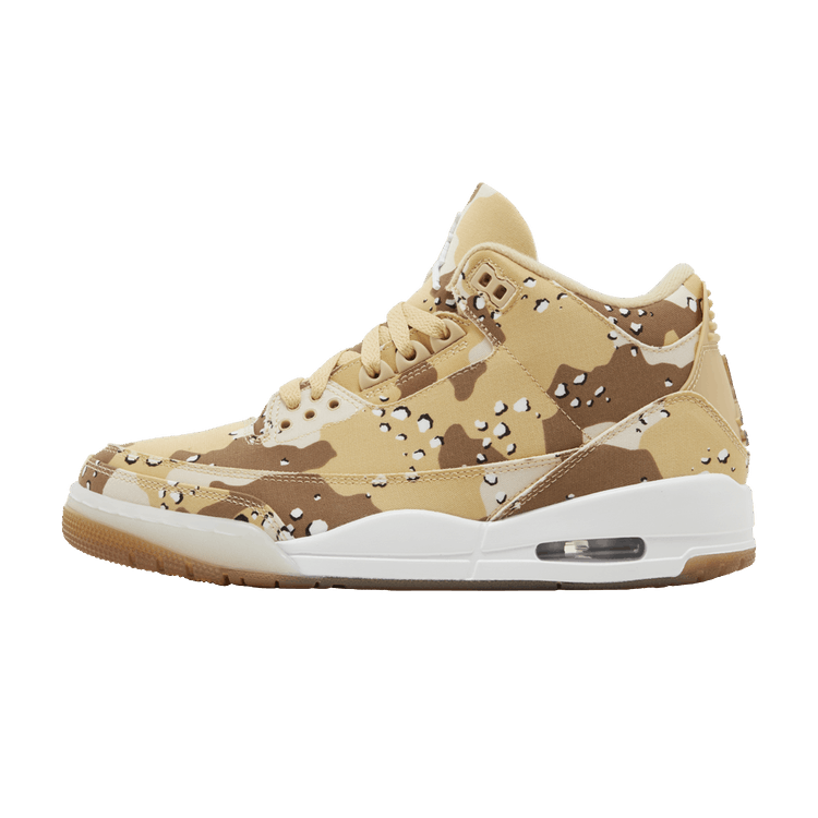 Jordan 3 Retro WNBA Desert Camo, zijaanzicht met beige-bruine camouflageprint, witte zool en Air Jordan logo