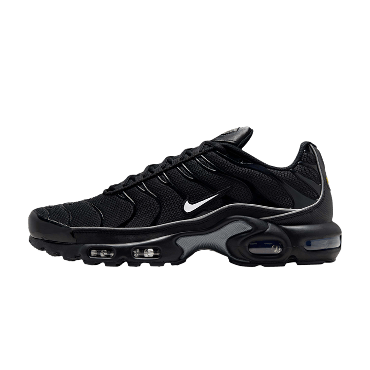 Nike Air Max Plus OG Black Reflective, zijaanzicht met zwart mesh, reflecterende details en kenmerkende Air Max zool