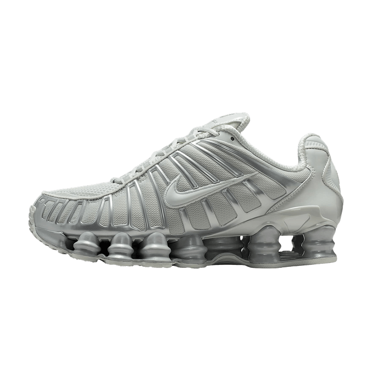 Nike Shox TL Photon Dust Metallic Silver, zijaanzicht met karakteristieke Shox-zoolcilinders
